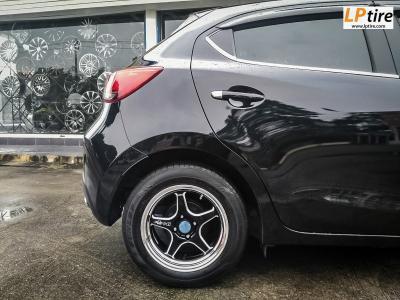 MAZDA 2 + แม็ก Lenso Raiden D1RS ขอบ 15นิ้ว สีดำขอบเงามิลลิ่งก้านเงิน