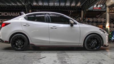 รถ - MAZDA 2 DJ ล้อแม็ก - LENSO Jager Dyna ดำด้าน สเปค - 16x7 ET35 4x100 รัดยาง - YOKOHAMA AE51 เบอร์ - 205/50-16