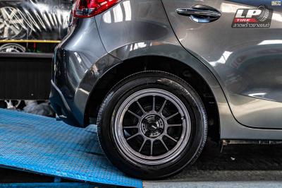 รถ - MAZDA 2 DJ ล้อแม็ก - KONIG N781ไฮเปอร์แบ็ก สเปค - 15x7 ET28 4x100 รัดยาง - ยางเดิม - น็อตล้อ LENSO