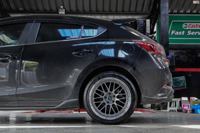 รถ - MAZDA 3 ล้อแม็ก - VLF FLOW FORM VLFP05 (BBS LM) FlowForming Hyper Black ขอบเงา สเปค - 18x8.5 ET38 5x114.3 ยาง -Goodyear เบอร์ - 235/40-18