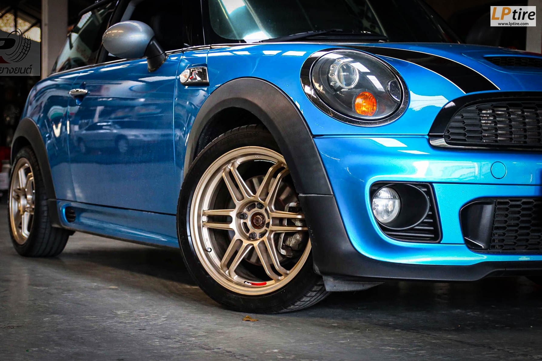 รถ - MINI COOPER
ล้อแม็ก - ADVANTI MI525 ไททาเนียม
สเปค - 17x7 ET40 4x100