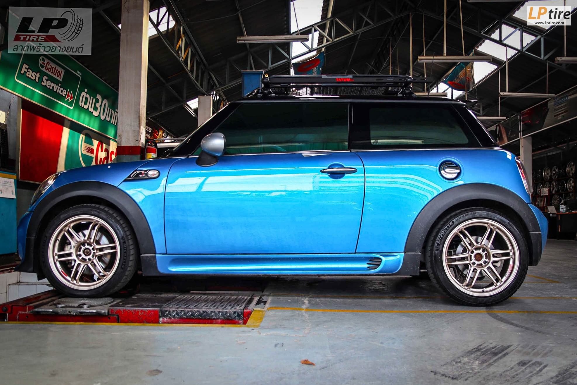 รถ - MINI COOPER
ล้อแม็ก - ADVANTI MI525 ไททาเนียม
สเปค - 17x7 ET40 4x100