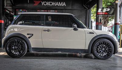 รถ - MINI ONE ล้อแม็ก - MGW MF-1024 ดำด้าน สเปค - 17x7 ET42 4x100 รัดยาง - YOKOHAMA ES32
เบอร์- 205/45-17