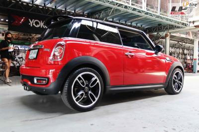 MINI COOPER จัดแม็กมือสอง&nbsp;#MINI&nbsp;17X7 4H100&nbsp;#สีดำหน้าเงา
ใส่ยางเดิมยังสวยงามมาก