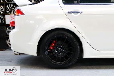 #MITSUBISHI#Lancer จัดแม็ก #ADVANTI#INIZIO 17x7.5 ET45 5x114.3 #ดำด้าน พร้อมยาง DEESTONE R702 215/45-17 +ฝาครอบ BREMBO สีแดง