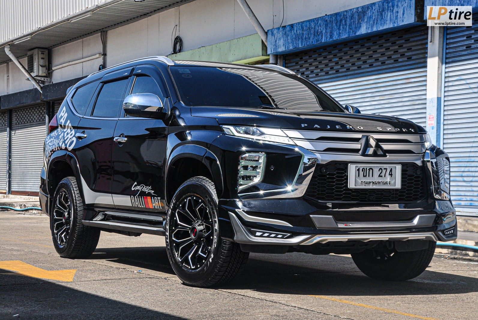 Mitsubishi Pajero Sport
ล้อแม็ก LENSO MAX-11
18x9นิ้ว 6x139.7 ET20 ดำมิลลิ่งเงิน