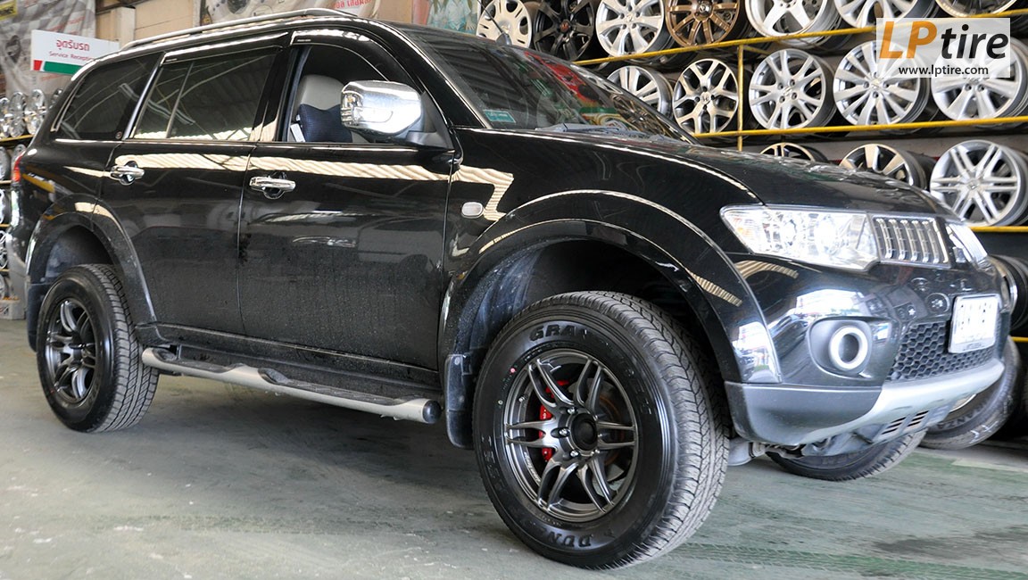 Mitsubishi Pajero + ล้อเเม็ก WestSport 17นิ้ว สีเทา + ยาง DUNLOP AT20 265/65-17