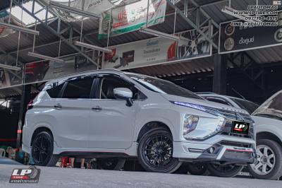 รถ - MITSUBISHI XPANDER ล้อแม็ก - ENKEI SC49(MQ39) ดำด้าน สเปค - 17x7.5 ET42 5x114.3
ยาง - YOKOHAMA V552 เบอร์ - 215/50-17 น็อตล้อ 7 เหลี่ยม 12x1.5