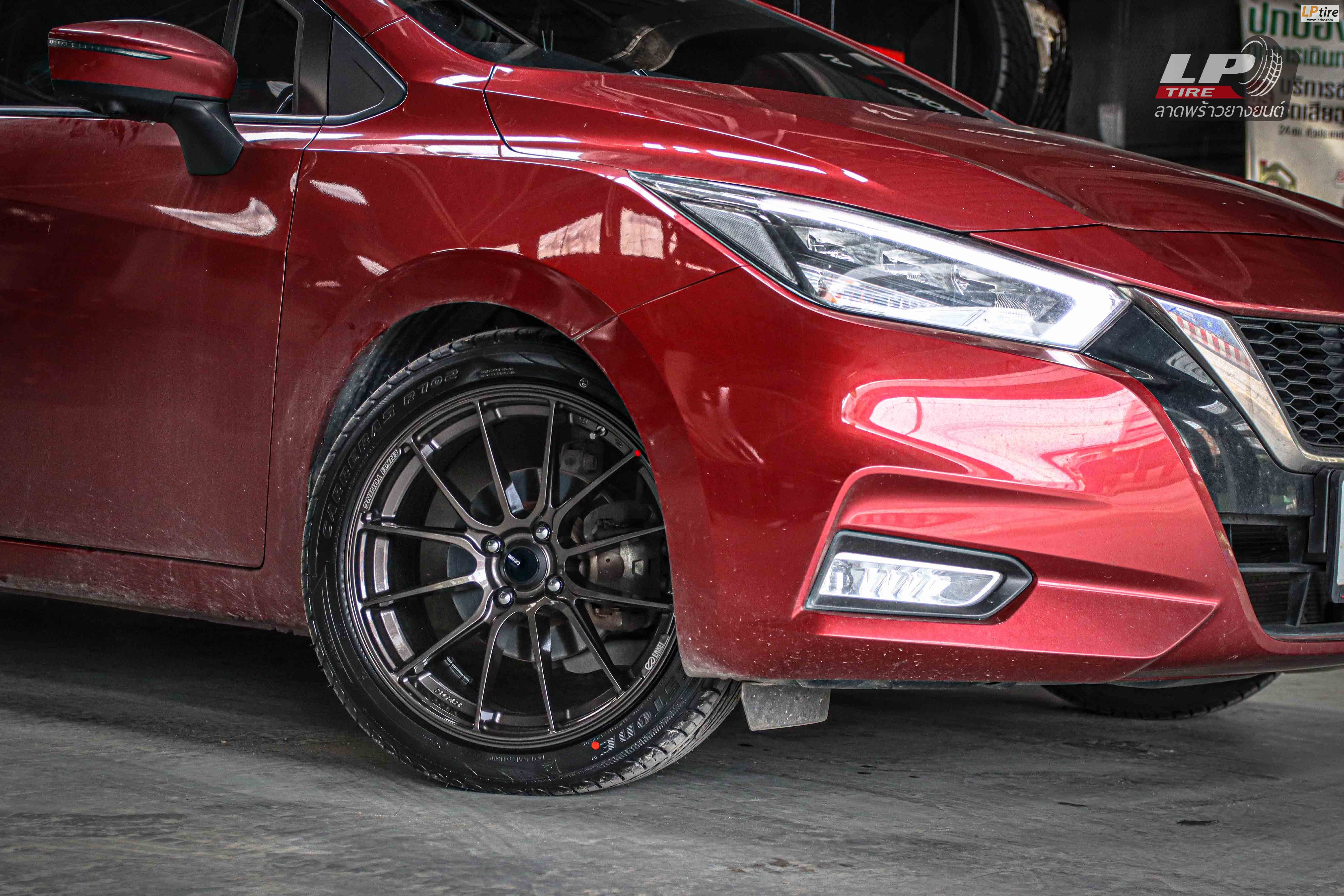 รถ - NISSAN ALMERA N18 ล้อแม็ก - ENKEI SC48 Hyper Dark สเปค - 17x7.5 ET38 4x100
รัดยาง - DEESTONE R702 เบอร์ - 215/45-17