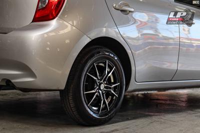 รถ -NISSAN MARCH IV (K13) ล้อแม็ก - INFERNO 7114 ดำหน้าเงาอันเดอร์คัดเงิน สเปค -14x5.5 ET35 4x100 สเปค - ยางเดิม รัดยาง -