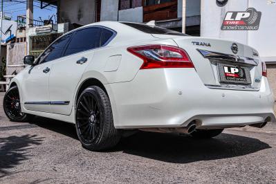 รถ - NISSAN TEANA III ล้อแม็ก - VOSSEN 8120F (VFS-2) ดำด้าน สเปค - 18x8 ET35 5x114.3
สเปค - 18x9 ET35 5x114.3 รัดยาง - DEESTONE R702 เบอร์ - 225/45-18