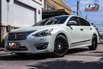 รถ - NISSAN TEANA III ล้อแม็ก - VOSSEN 8120F (VFS-2) ดำด้าน สเปค - 18x8 ET35 5x114.3
สเปค - 18x9 ET35 5x114.3 รัดยาง - DEESTONE R702 เบอร์ - 225/45-18