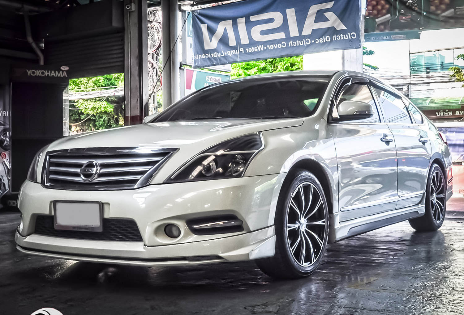 NISSAN TEANA + ล้อแม็ก Cosmic Venerdi Corse 18นิ้ว + ยางรถยนต์ GOODYEAR EAGLE TOURING 235/45-18