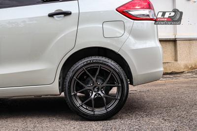 รถ - SUZUKI ERTIGA I (ZE) ล้อแม็ก - LENSO Jager Dyna HD สเปค -17x7.5 ET35 5x114.3
รัดยาง - DEESTONE R702 เบอร์ - 205/45-17