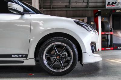 SUZUKI SWIFT จัดแม็ก #LENSO JAGER HUNTER 16x7 ET40 4x100 #ดำมิลลิ่งเงินขอบเงา พร้อมยางยนต์ BRIDGESTONE RE004 195/50-16 ปี21 สวยงามลงตัวแบบหล่อทีเดียว