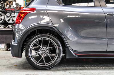 รถ - SUZUKI SWIFT (ป้ายแดง) A2L ล้อแม็ก - LENSO Jager Dyna HD สเปค -17x7.5 ET35 4x100
รัดยาง - YOKOHAMA ES32 เบอร์ - 205/45-17