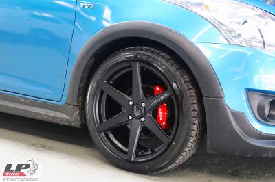 #SUZUKI#SWIFT มาจัดแม็ก #LENSO Jager Craft 17x7.5 ET35 4x100 #ดำด้าน คู่ยางยนต์ DEESTONE R702 205/45-17 พร้อมจัด ฝาครอบ BREMBO สีแดง (F) ขนาด SIZE-S สวยงามลงตัว