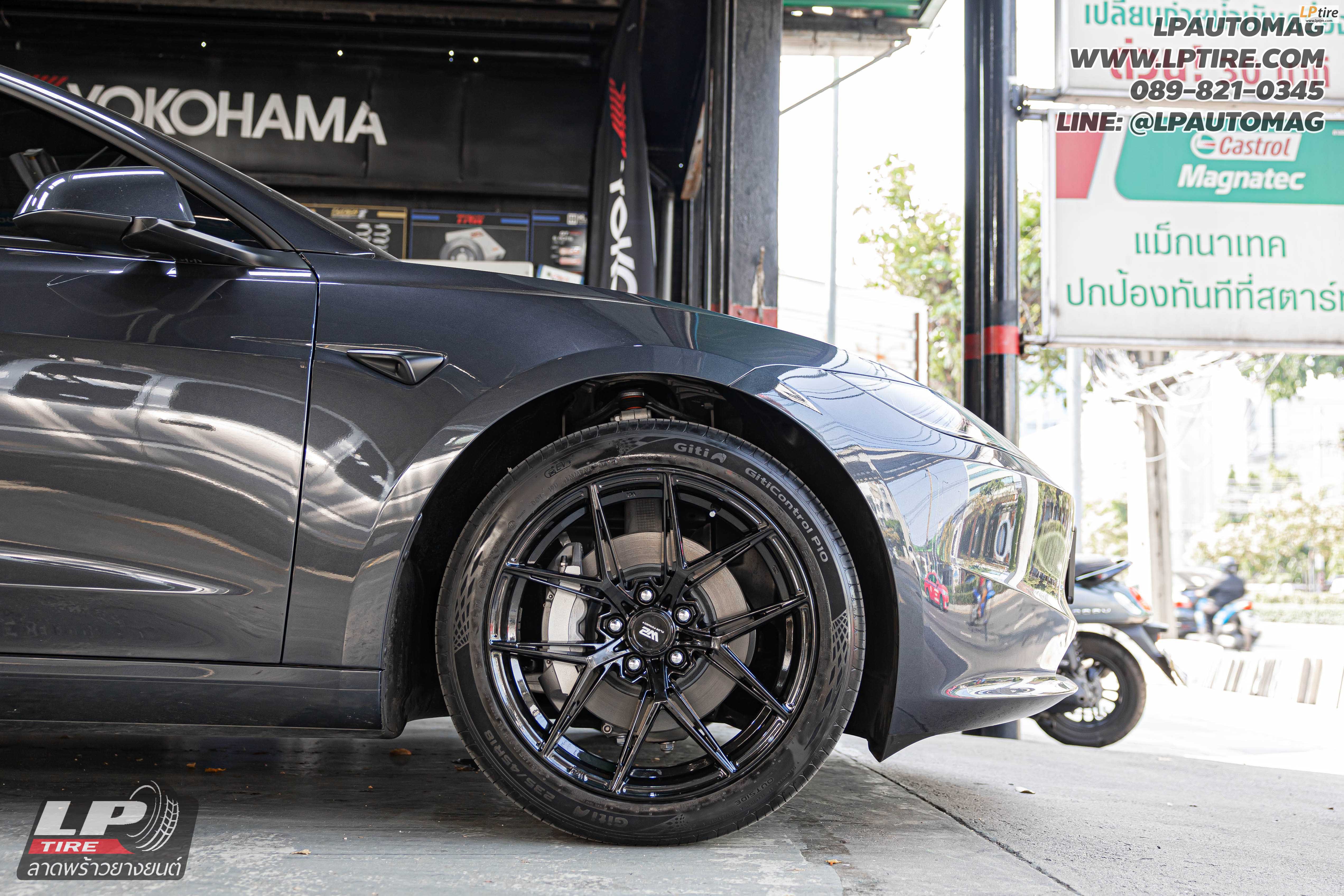 รถ - Tesla Model 3&nbsp;ล้อแม็ก - W2 Wheels WFF-X FlowForming Crystal Black สเปค - 18x8.5 ET35 5x114.3-5x112&nbsp;ใช้ยางเดิม