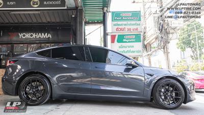 รถ - Tesla Model 3&nbsp;ล้อแม็ก - W2 Wheels WFF-X FlowForming Crystal Black สเปค - 18x8.5 ET35 5x114.3-5x112&nbsp;ใช้ยางเดิม