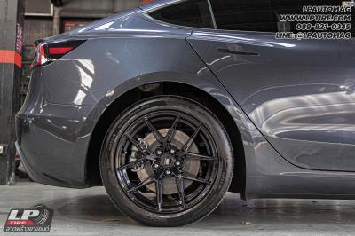 รถ - Tesla Model 3&nbsp;ล้อแม็ก - W2 Wheels WFF-X FlowForming Crystal Black สเปค - 18x8.5 ET35 5x114.3-5x112&nbsp;ใช้ยางเดิม