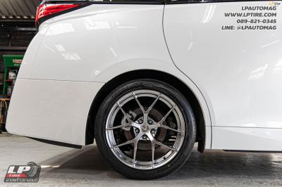 รถ - TOYOTA ALPHARD AH40&nbsp;ล้อแม็ก - VAGE VA051 VA-SERIES FlowForming สี Diamond Black
สเปค - 20x9 ET38 5x120&nbsp;รัดยาง -TOYO PROXES CR1 SUV เบอร์ - 245/45-20