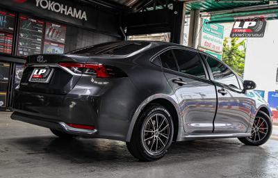 รถ - TOYOTA Corolla Altis E210 ล้อแม็ก - SSW E101 ดำหน้าเงา สเปค - 15x6.5 ET38 5x100
รัดยาง - BRIDGESTONE PRIMACY 4 (ยางเดิม) เบอร์ - 195/65-15