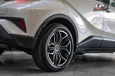 รถ -TOYOTA C-HR (ป้ายแดง) ล้อแม็ก -ENKEI CUV ดำกลึงหน้าเงา สเปค - 18x8 ET40 5x114.3
รัดยาง - YOKOHAMA AE51 เบอร์ - 235/50-18