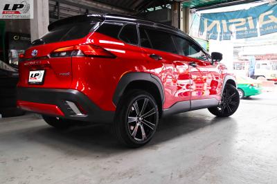 #TOYOTA#CROSS xป้ายแดง จัดแม็ก #LENSO JAGER #GAMMA 18x8.5 ET35 5x114.3 #ดำเงาขลิปเงิน ใส่ยางเดิมสวยงามลงตัว