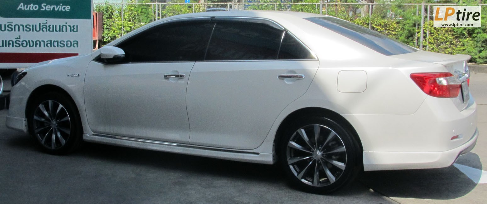 Toyota Camry + ล้อแม็ก Venerdi Madelena (K48) 18นิ้ว สีกราไฟร์หน้าเงา + ยาง YOKOHAMA V551 225/45-18