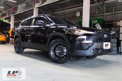 #Toyota#Corolla#Cross (ป้ายแดง) เสริมหล่อ จัดแม็ก #LENSO#Jager#Dyna 17x7.5 ET35 5x114.3 Hyper Dark ใช่ยางเดิม ยังสวยลงตัวครับ #สีหายากมาก