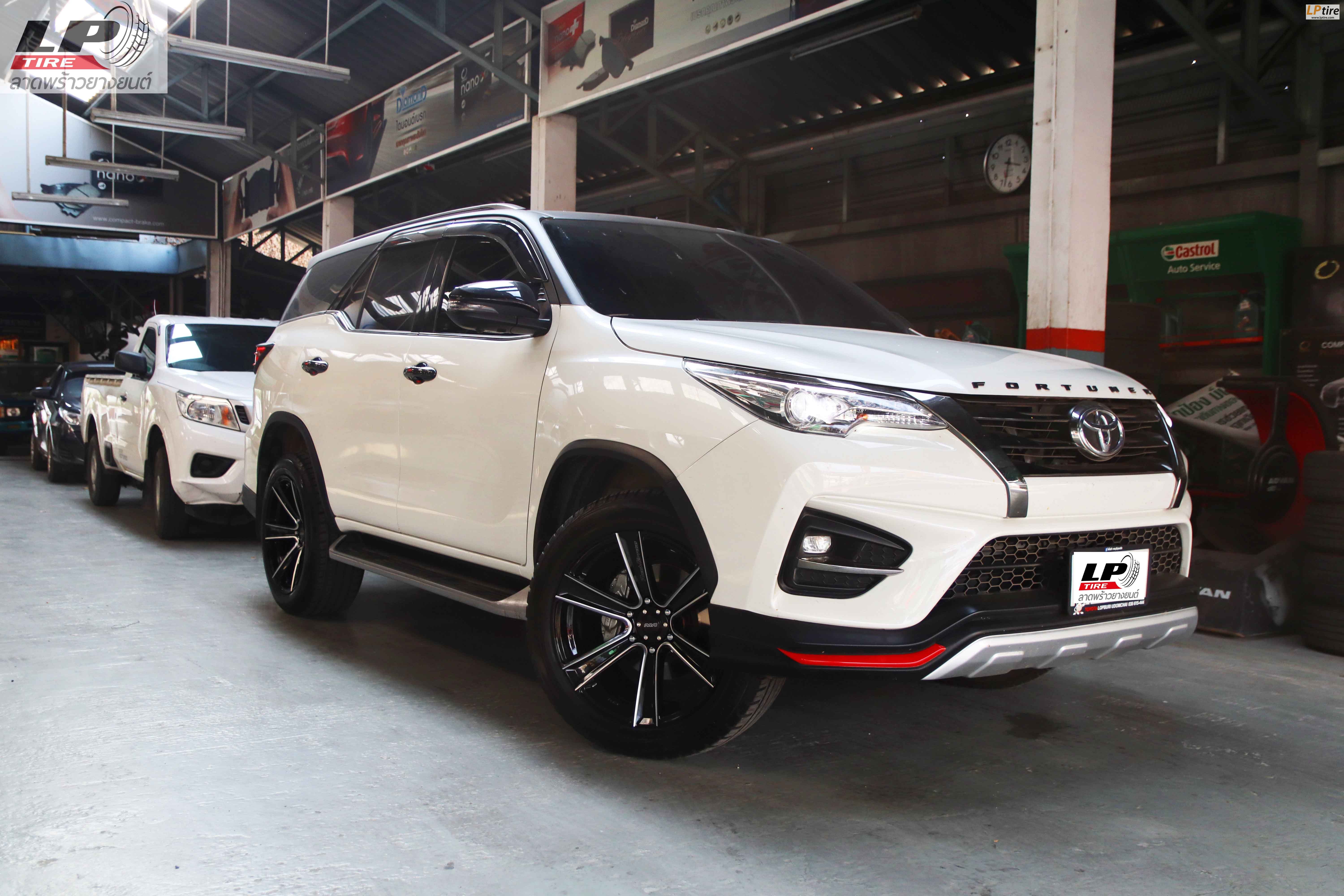 #TOYOTA#FORTUNER จัดแม็ก LENSO #ROAD&TERRAIN 20x9.5 ET20 6x139.7 #ดำเงาขลิปเงิน +ฝาครอบดุมล้อ ใส่ยางเดิมยังสวยงาม