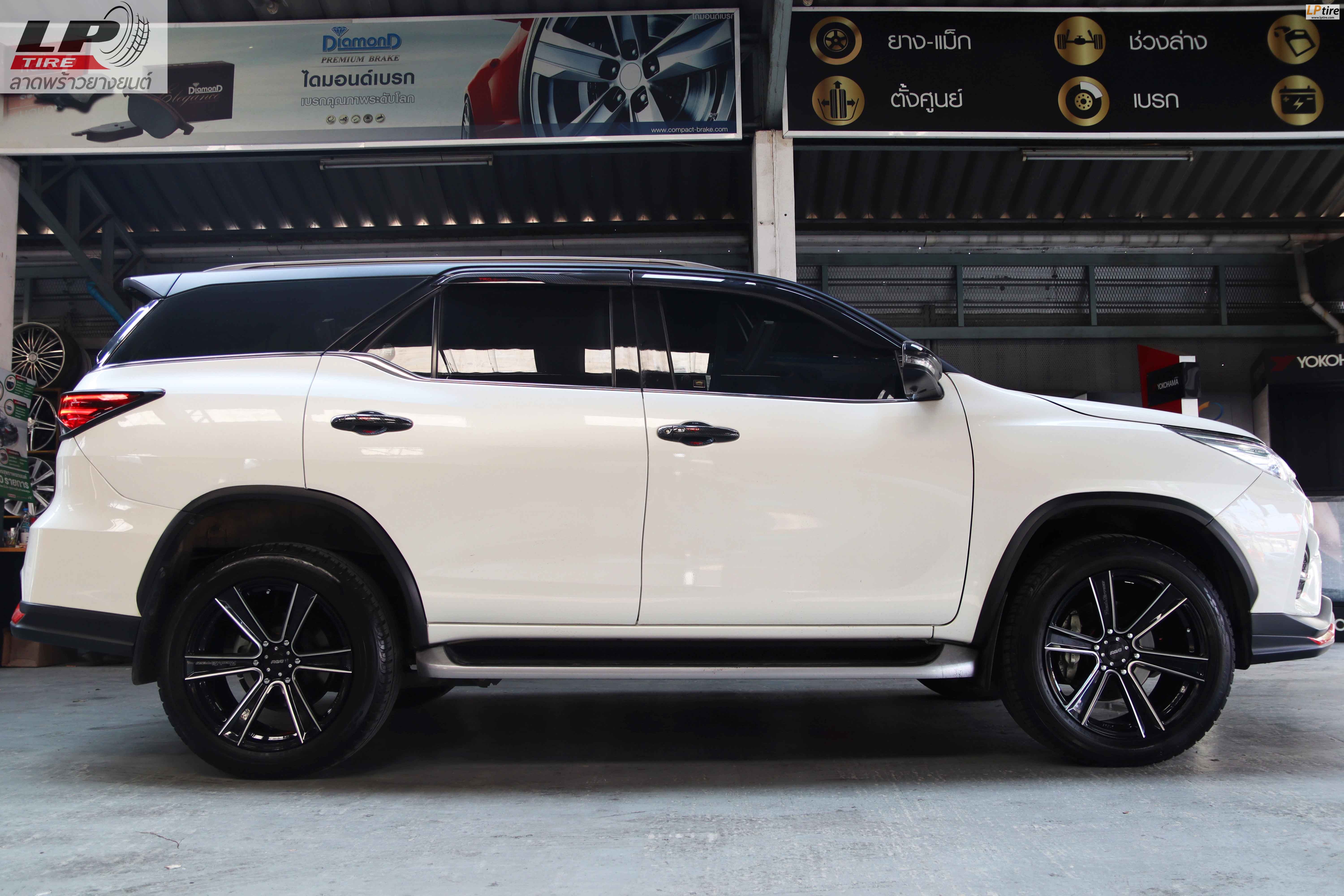 #TOYOTA#FORTUNER จัดแม็ก LENSO #ROAD&TERRAIN 20x9.5 ET20 6x139.7 #ดำเงาขลิปเงิน +ฝาครอบดุมล้อ ใส่ยางเดิมยังสวยงาม