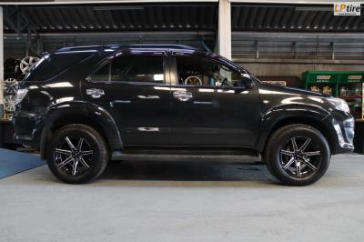 รถ - TOYOTA FORTUNER ล้อแม็ก - EmotionR V08 สเปค - 18x9 ET20 6x139.7 รัดยาง - DCENTI GODZILLA เบอร์ - 265/60-18