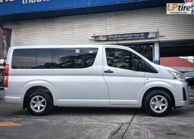 Toyota Hiace + ล้อแม็กลาย XT-6 New Commuter 2019