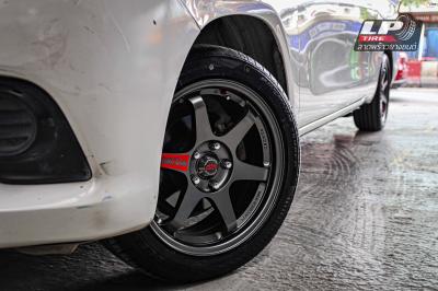 รถ - TOYOTA REVO ล้อแม็ก -SSW S202 (TE37) เทาด้าน สเปค - 17x7.5 ET40 5x114.3
รัดยาง - DEESTONE PREMIUM TOURER RA01 เบอร์ - 215/50-17