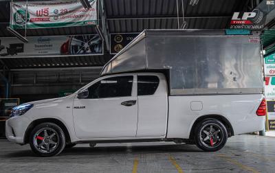 รถ - TOYOTA REVO ล้อแม็ก -SSW S202 (TE37) เทาด้าน สเปค - 17x7.5 ET40 5x114.3
รัดยาง - DEESTONE PREMIUM TOURER RA01 เบอร์ - 215/50-17