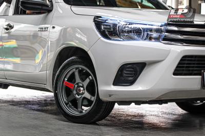 รถ - TOYOTA REVO ล้อแม็ก -SSW S202 (TE37) เทาด้าน สเปค - 17x7.5 ET40 5x114.3
รัดยาง - DEESTONE PREMIUM TOURER RA01 เบอร์ - 215/50-17