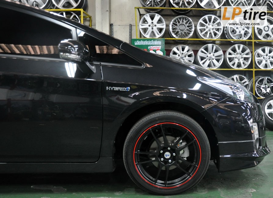 Toyota Prius + ล้อแม็ก SSW Spider (S093) 17นิ้ว สีดำขอบแดง + ยาง Yokohama V551 215/45R17