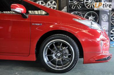Toyota Prius + ล้อแม็กลาย RZ-DF 17นิ้ว สีเทาขอบเงา + ยาง FALKEN ZE912 215/45R17