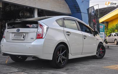 toyota prius มาจัดล้อแท้ LENSO JAGER CRAFT 17 5/100 พร้อมยาง 215/50R17 DEESTONE ปี 20 สวยงามครับ