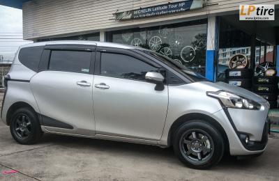 TOYOTA SIENTA + ล้อแม็กลาย TE37 ขอบ 15x7 นิ้ว ET35 5x100 สีเทา