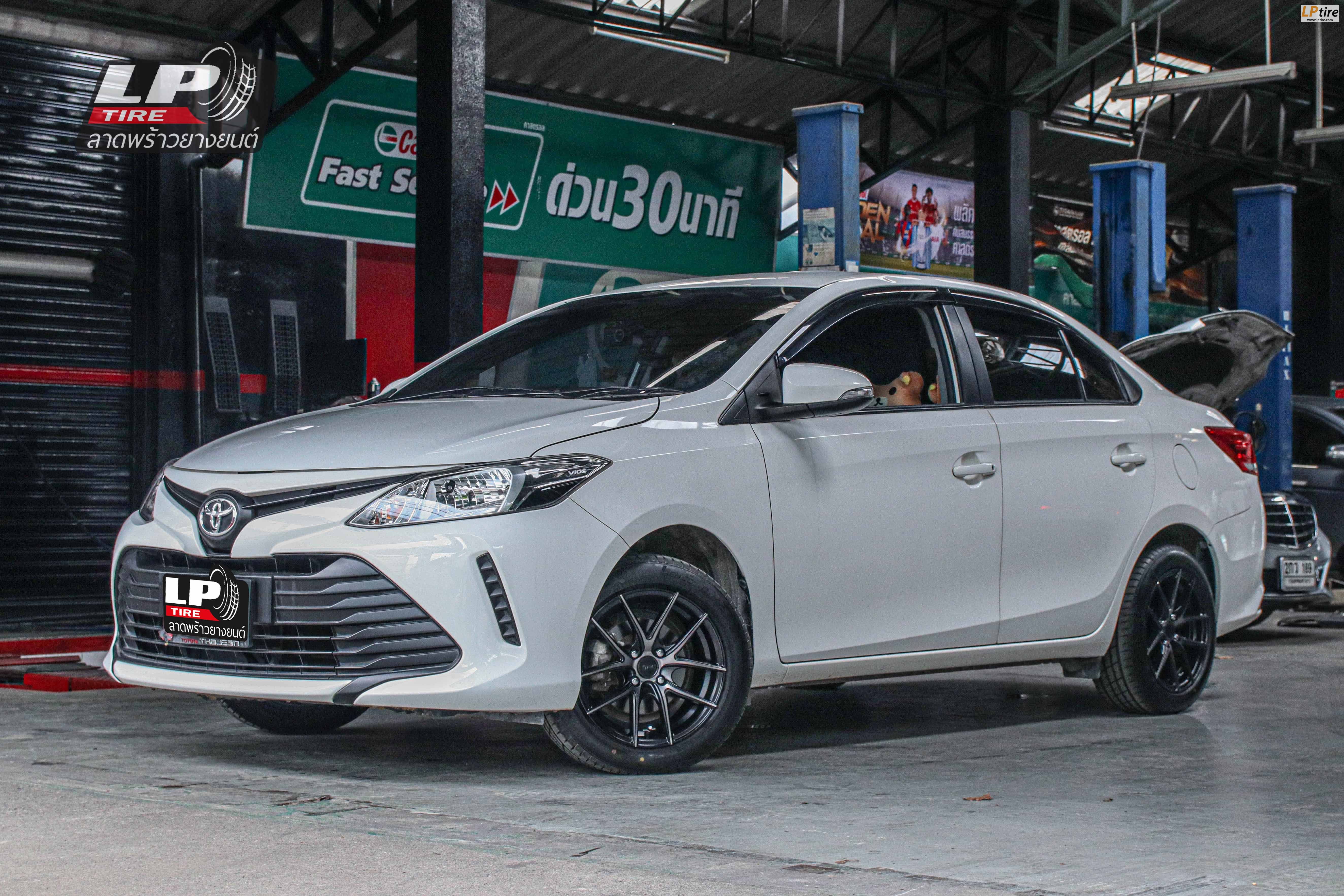 รถ -TOYOTA VIOS ล้อแม็ก - TORQ TAR ดำด้านหน้าชา ขอบ - 15x7 ET35 4x100 ยางเดิม - LENSO D-1CS
เบอร์ -195/55-15