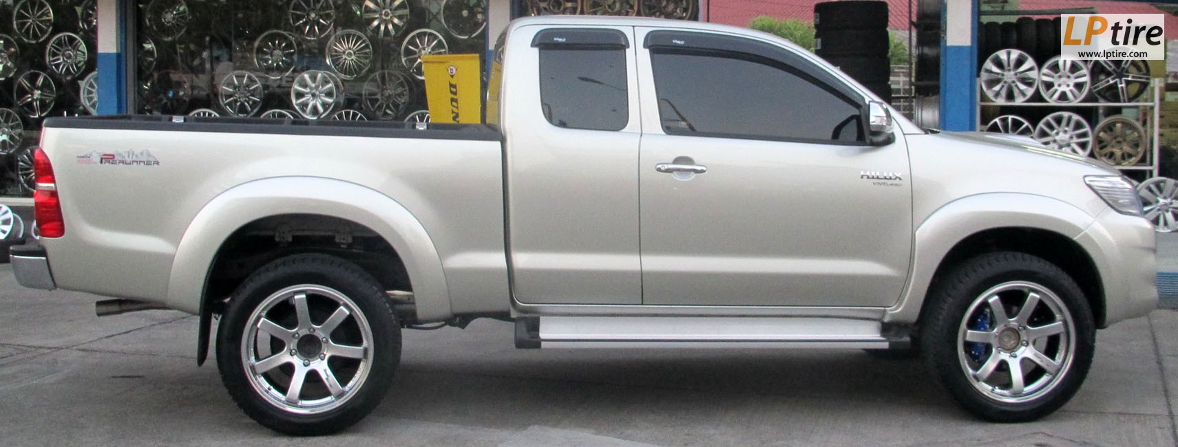 Toyota Vigo + ล้อแม็ก Lenso RT7 20นิ้ว สีHyper Silver + ยาง AURORA RH08 265/50-20