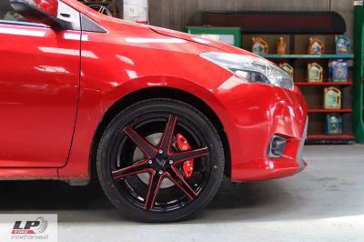 #TOYOTA#VIOS จัดล้อแม็ก #LENSO Jager Craft 17x7.5 ET35 4x100 #ดำเงามิลลิ่งก้านแดง พร้อมยางยนต์ YOKOHAMA #ES32 205/45-17 ปี20 + ฝาครอบ #BREMBO สีแดง สวยงามลงตัวมาก