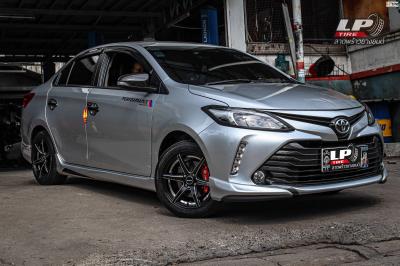 รถ -TOYOTA VIOSล้อแม็ก - INFERNO INF-8R RS ดำอันเดอร์คัตเงินก้านเงิน สเปค - 15x7 ET35 4x100 รัดยาง - ยางเดิม เบอร์ - 195/55-15