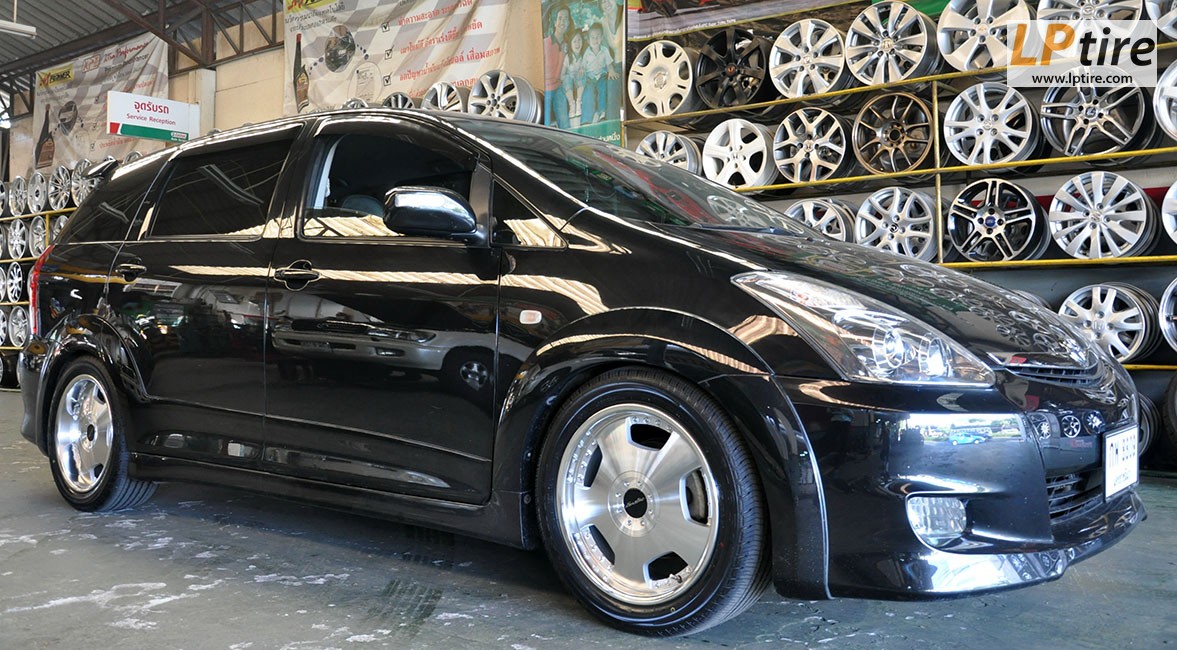 Toyota Wish + แม็ก VIP Euroline DZ 17นิ้ว + ยาง MAXXIS MA-651 215/50R17