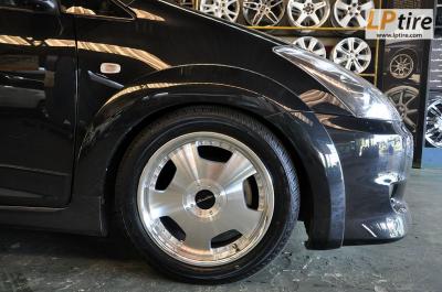 Toyota Wish + แม็ก VIP Euroline DZ 17นิ้ว + ยาง MAXXIS MA-651 215/50R17