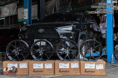 รถ - TOYOTA YARIS CROSS ล้อแม็ก - LENSO Jager Dyna ดำด้าน  สเปค - 17x7.5 ET35 5x100 ยาง - YOKOHAMA AE61 เบอร์- 215/60 R17