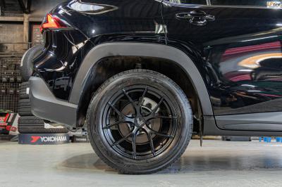 รถ - TOYOTA YARIS CROSS&nbsp;ล้อแม็ก - LENSO Jager Dyna ดำด้าน สเปค - 17x7.5 ET35 5x100&nbsp;ใช้ยางเดิม