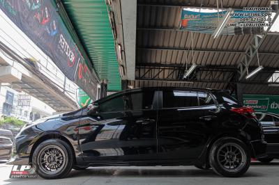 รถ - TOYOTA YARIS ล้อแม็ก - KONIG N781 FlowForming สเปค - 15x7 ET28 4x100 เทา ยาง - LENSO D-1CS เบอร์ -195/55-15